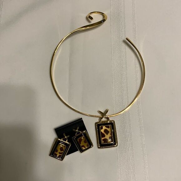 Goldtone choker and matching earrings set with animal print detail - Picture 1 of 6